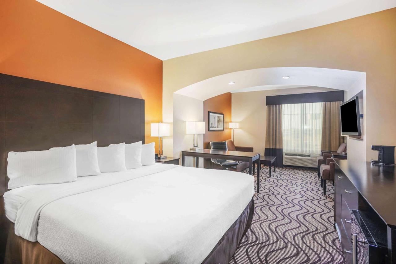 La Quinta By Wyndham Beeville Bagian luar foto