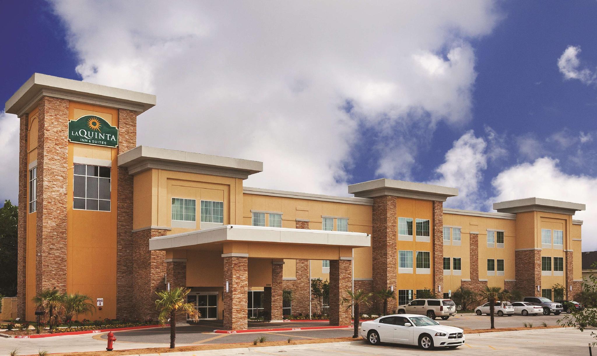 La Quinta By Wyndham Beeville Bagian luar foto