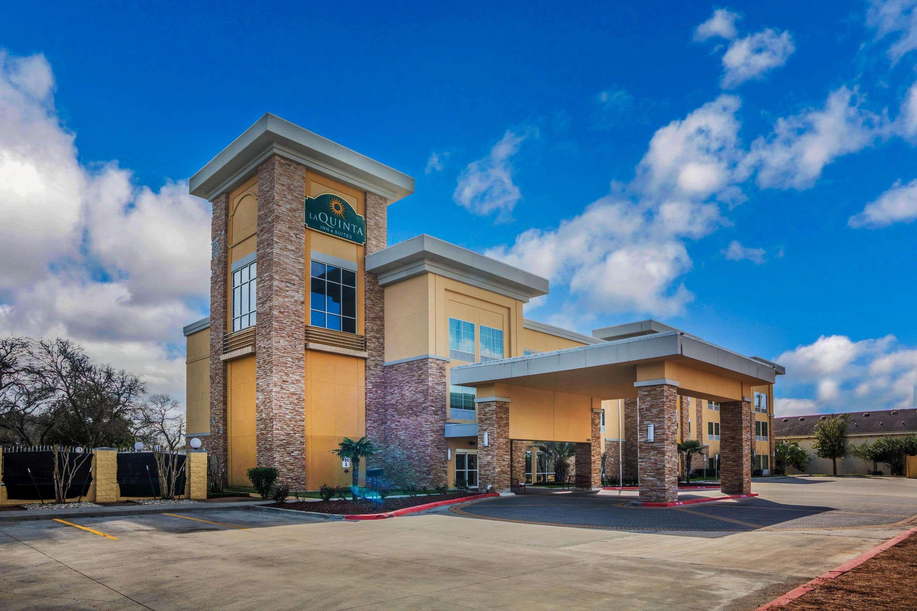 La Quinta By Wyndham Beeville Bagian luar foto