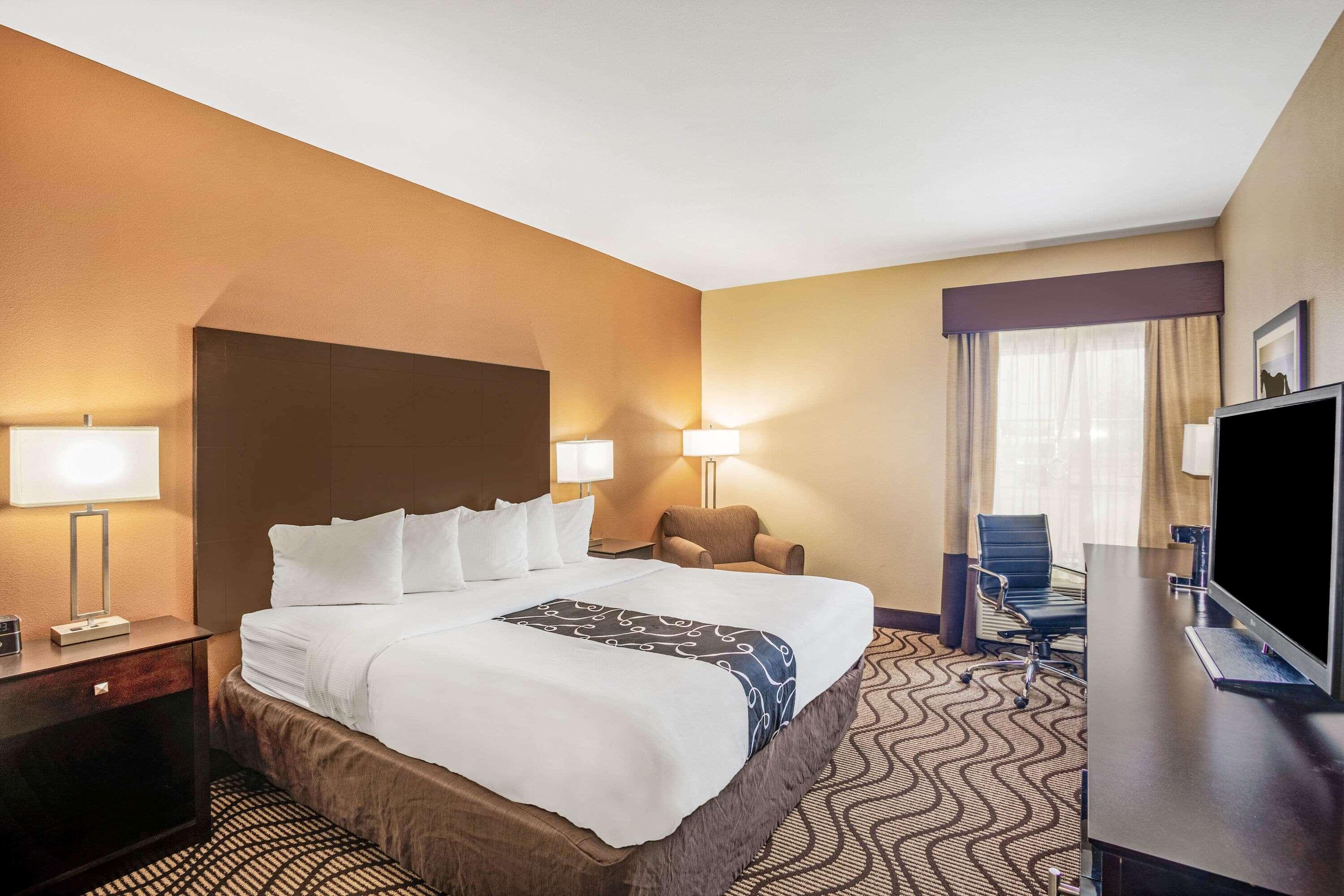 La Quinta By Wyndham Beeville Bagian luar foto