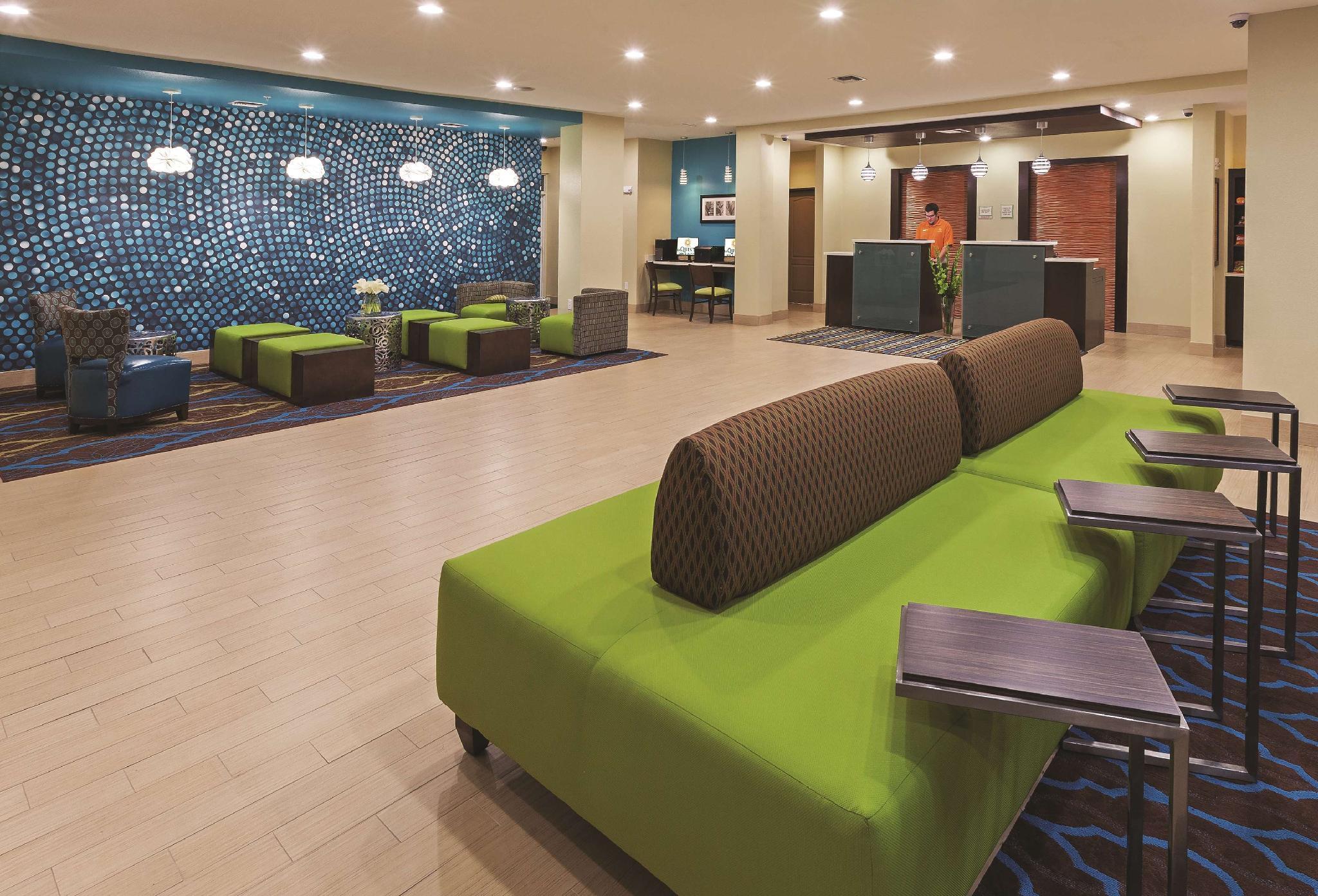 La Quinta By Wyndham Beeville Bagian luar foto