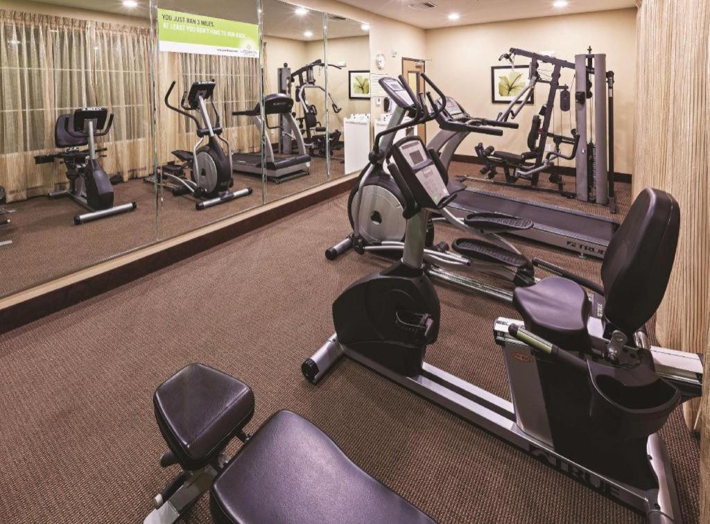La Quinta By Wyndham Beeville Bagian luar foto