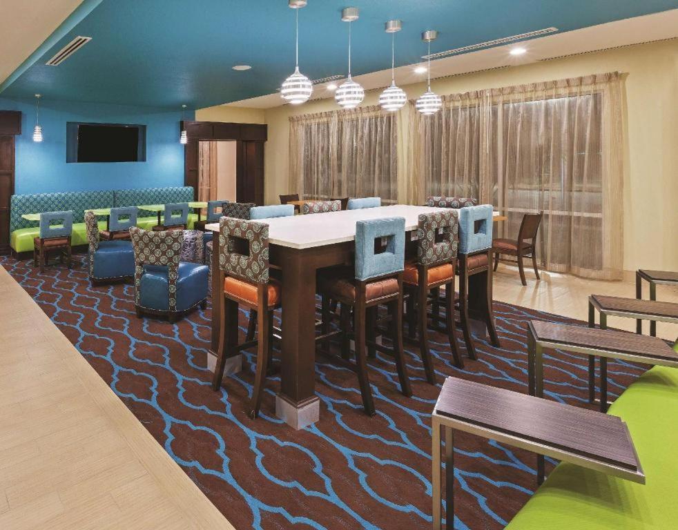 La Quinta By Wyndham Beeville Bagian luar foto